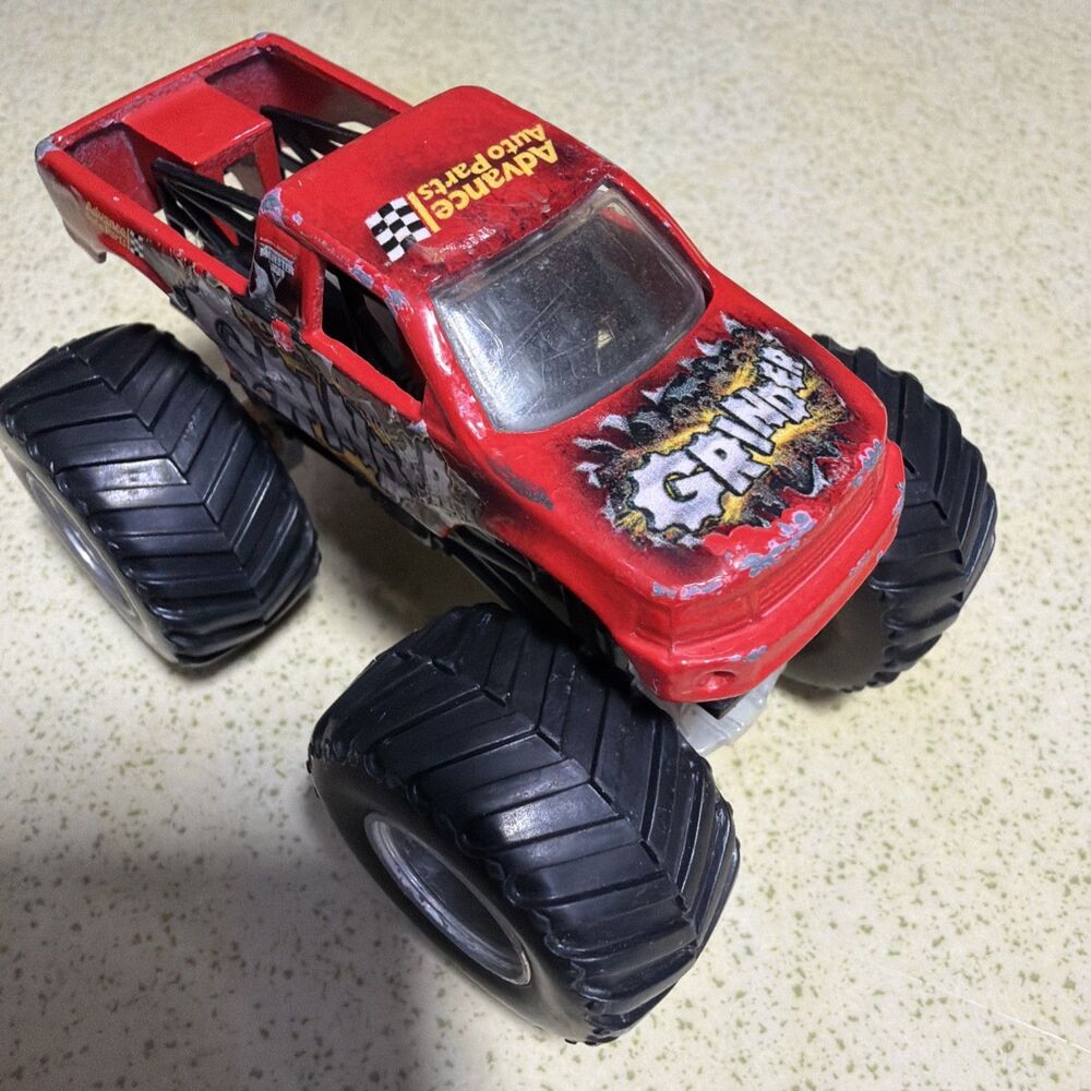 Hot Wheels Monster Jam Grinder Monster Truck - 1:64 - Advance Auto Parts - Rare